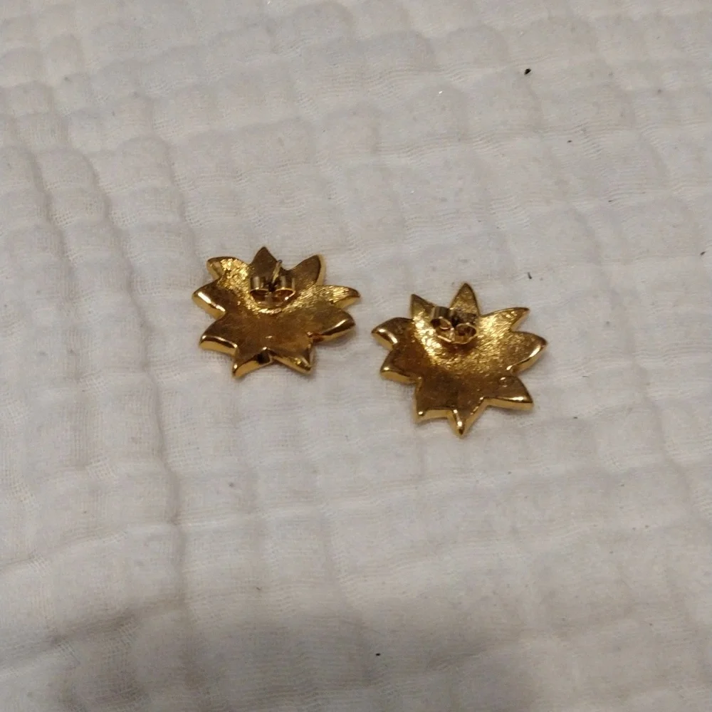 Vintage Avon 1980, earrings glitter enamel yellow poinsettia gold tone. - Picture 2 of 3